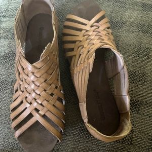 Chocalate Factory Tan Sandal 7.5